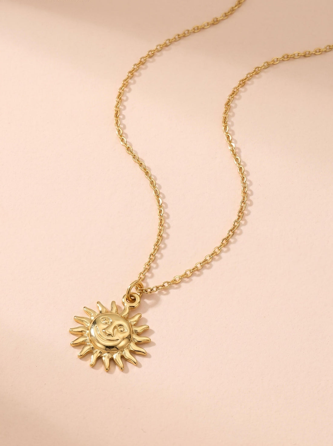 Comment styler les bijoux dorés