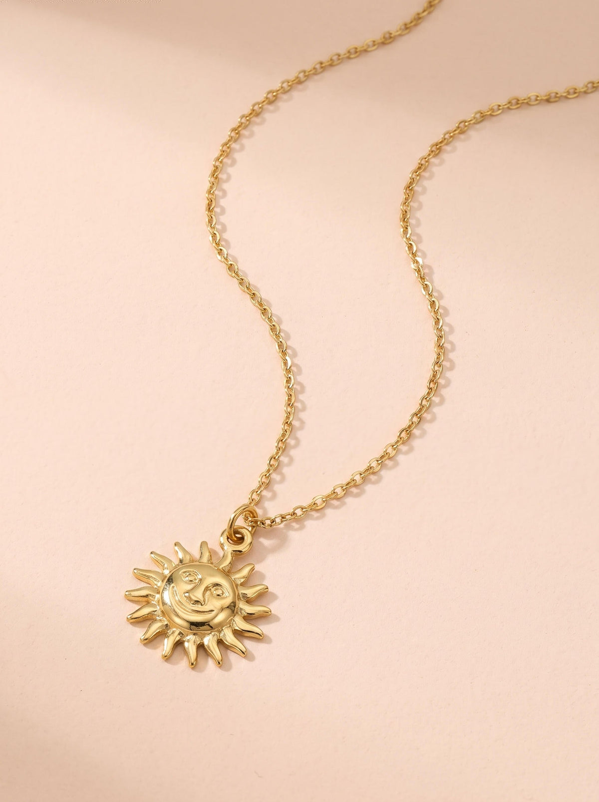 Comment styler les bijoux dorés