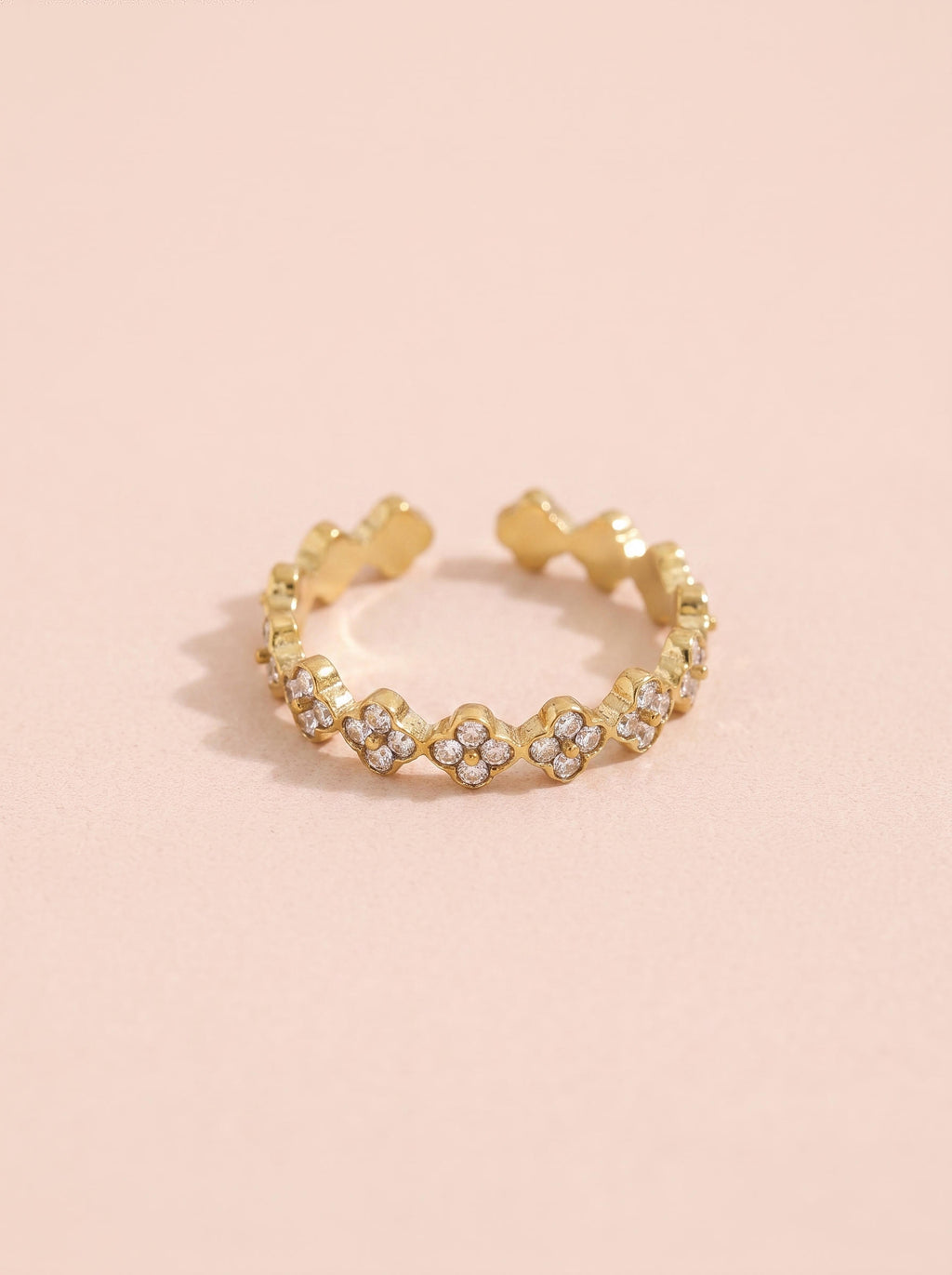 Bague Lyana – Fine Sertie de Fleurs – Doré