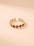 Bague Lyana – Fine Sertie de Fleurs – Rouge