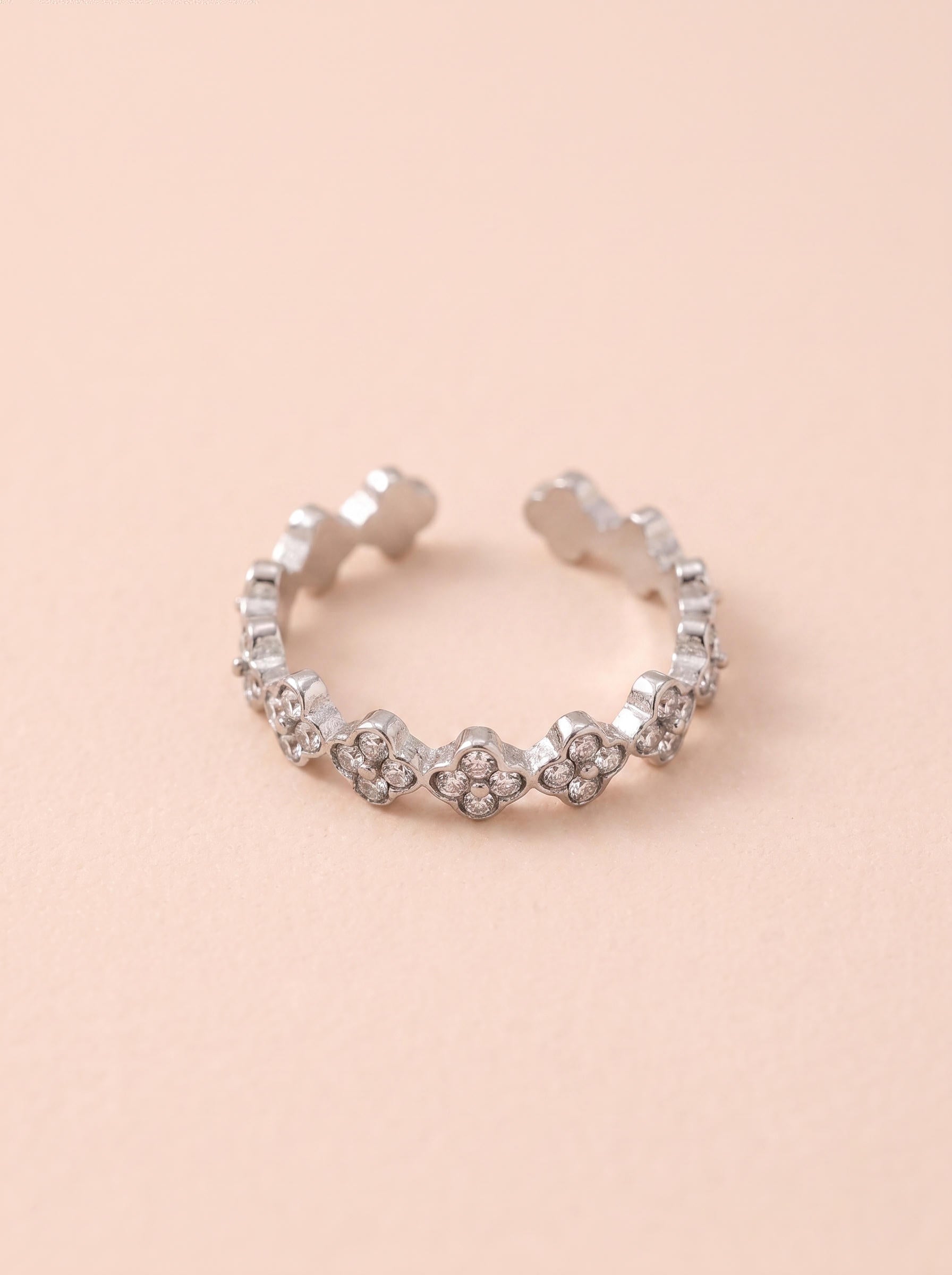 Bague Lyana – Fine Sertie de Fleurs – Argenté